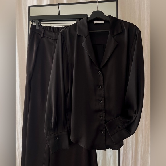 LAST S • ELLE SATIN SET 🆕 — In BLACK - Picture 13 of 13